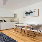 Cosy Etoile Friedland Apartment Paris